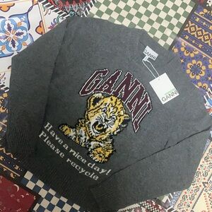 Ganni Grey Tiger Graphic sweater Sustainable Design Playful slogan size Medium